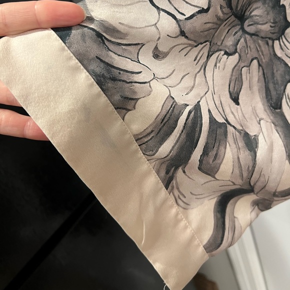 Kim + Ono Floral Kimono robe 100% silk - Picture 4 of 12